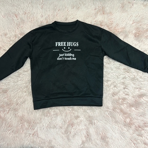 Black sweater with funny saying ~ free hugs just kidding don’t touch me size L - Picture 1 of 6